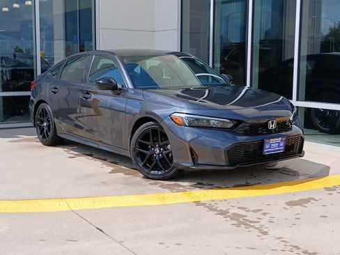 Used 2025 Honda Civic Sport image 2
