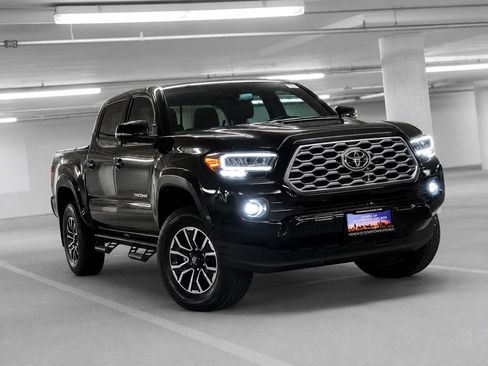 Used 2023 Toyota Tacoma TRD Sport w/ Technology Package RWD image 4