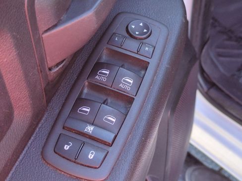 Used 2022 RAM 2500 Tradesman w/ Chrome Appearance Group AWD/4WD image 15