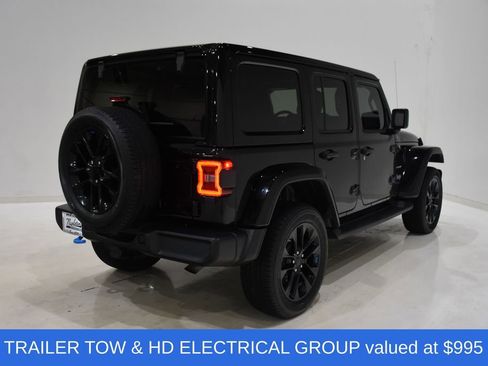 Used 2022 Jeep Wrangler Unlimited Sahara image 4
