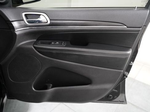 Used 2019 Jeep Grand Cherokee Limited AWD/4WD image 27
