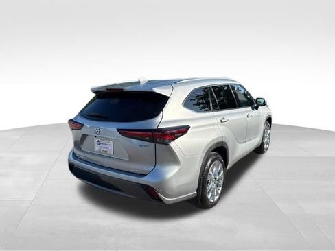 Used 2025 Toyota Highlander Limited AWD/4WD image 5
