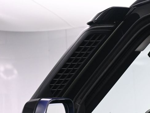 Used 2020 Land Rover Defender 110 HSE image 46