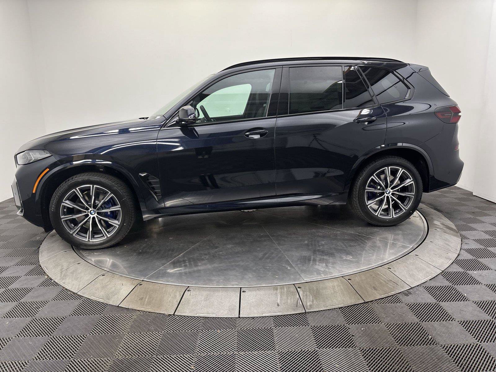 New 2026 BMW X5 xDrive40i w/ M Sport Package AWD/4WD image 16