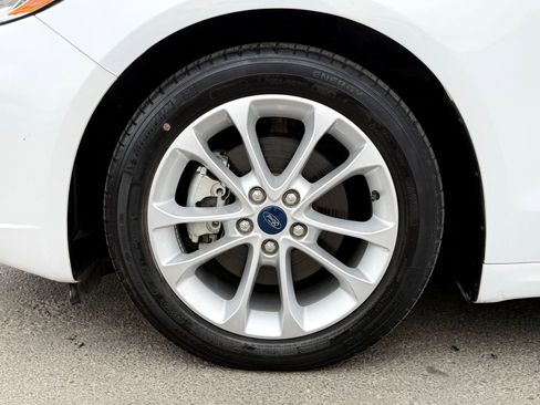 Used 2020 Ford Fusion SE FWD image 11
