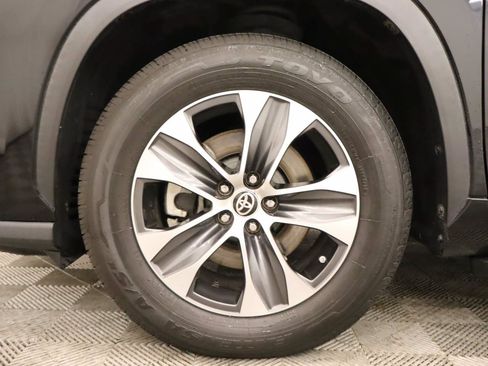 Used 2021 Toyota Highlander XLE FWD image 6