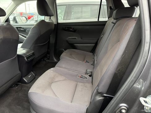 Used 2023 Toyota Highlander L image 20