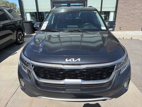 Certified 2023 Kia Seltos SX w/ SX Sunroof Package AWD/4WD image 7
