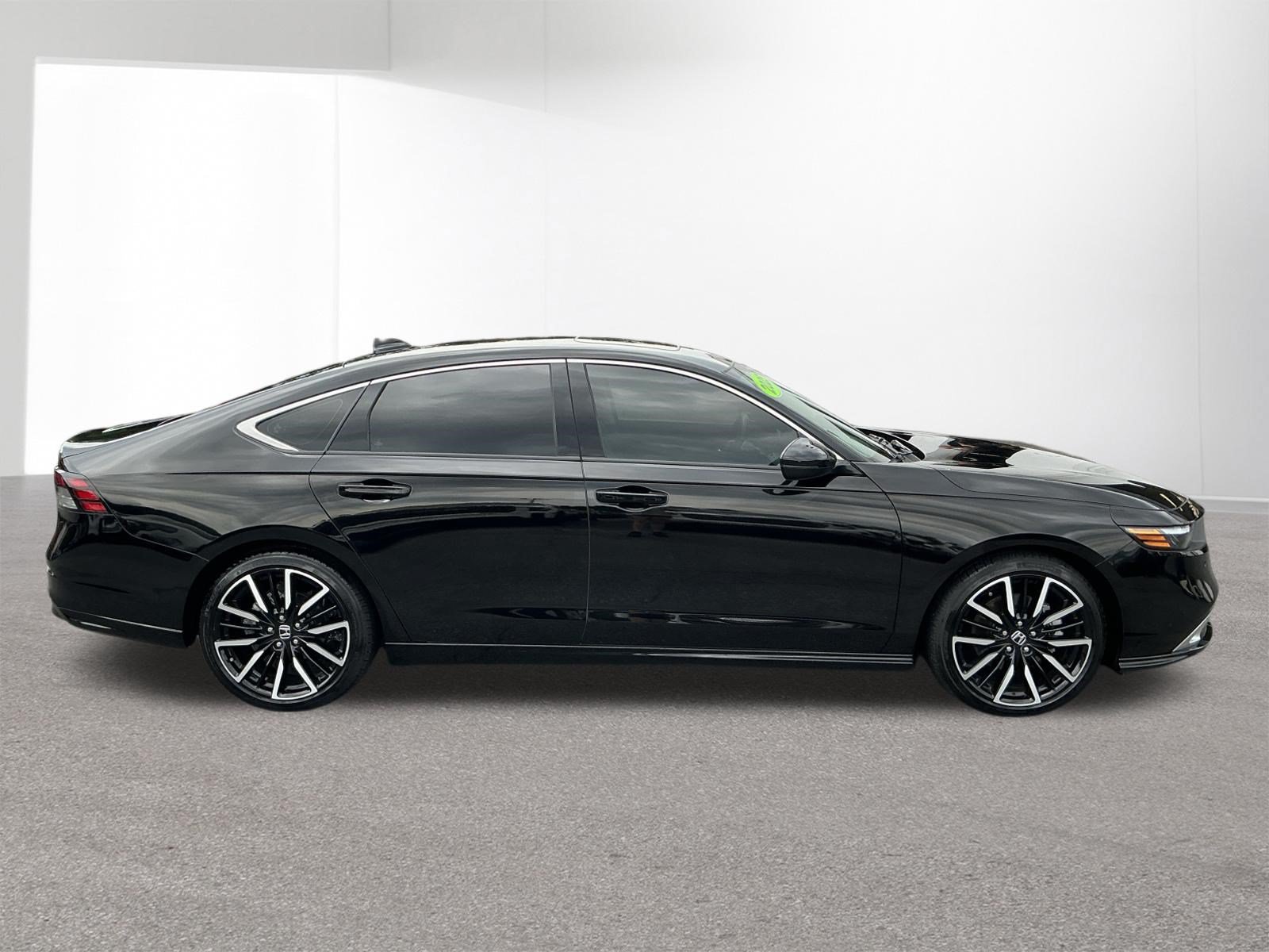 Used 2025 Honda Accord Touring image 2