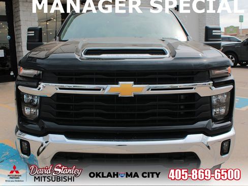 Used 2024 Chevrolet Silverado 2500 LT w/ Convenience Package image 6