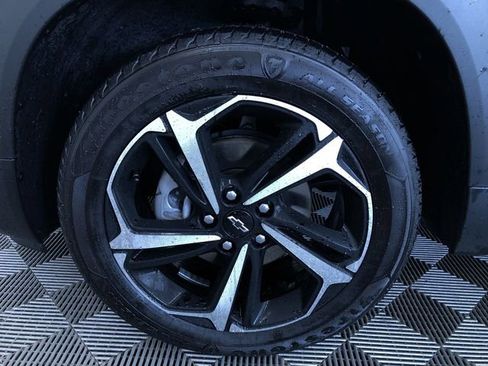 Used 2023 Chevrolet TrailBlazer RS w/ Sun and Liftgate Package image 9