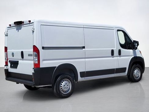 Used 2025 RAM ProMaster 2500 w/ Convenience Group FWD image 3