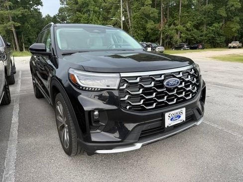 Used 2025 Ford Explorer Platinum w/ Ultimate Package AWD/4WD image 2