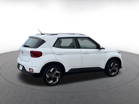 Used 2025 Hyundai Venue SEL image 15