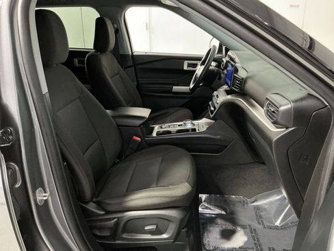 Used 2023 Ford Explorer XLT AWD/4WD image 26