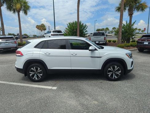 New 2026 Volkswagen Atlas Cross Sport SE FWD image 3