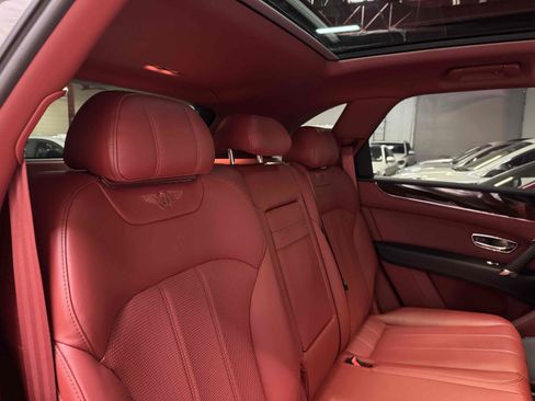 Used 2018 Bentley Bentayga AWD/4WD image 40