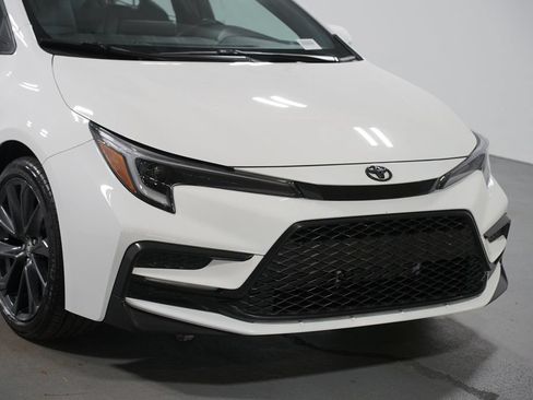 Certified 2025 Toyota Corolla SE FWD image 4