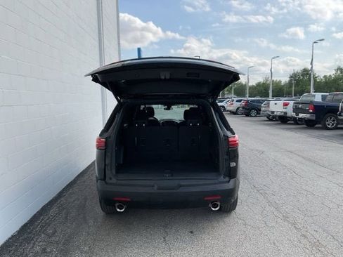 Used 2023 Chevrolet Traverse LT image 7