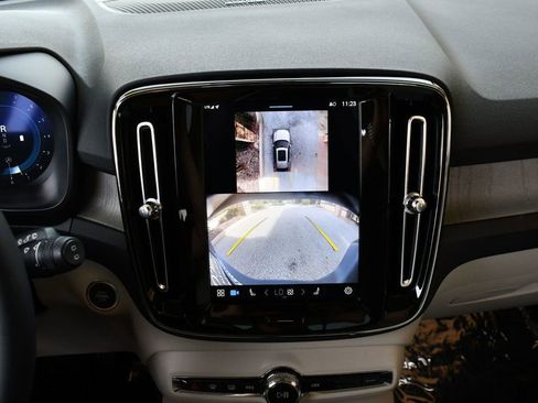 Used 2025 Volvo XC40 B5 Ultra image 52