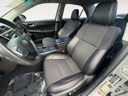 Used 2017 Toyota Camry SE FWD image 10