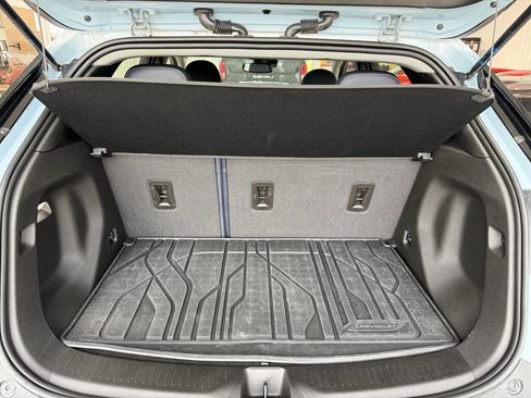 Used 2022 Chevrolet Bolt EUV LT w/ Convenience Package image 28