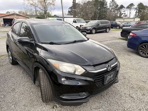 Used 2017 Honda HR-V EX image 2