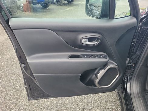 Used 2023 Jeep Renegade Latitude AWD/4WD image 11