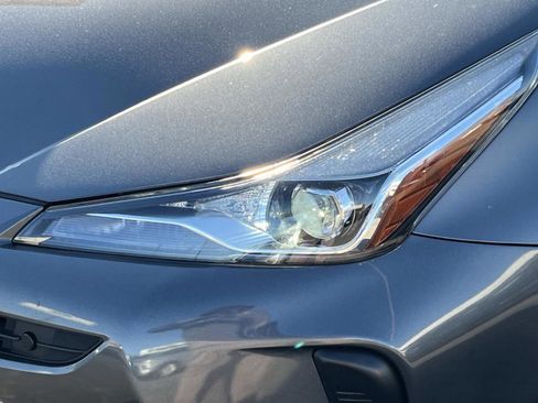 Used 2022 Toyota Prius L Eco image 9