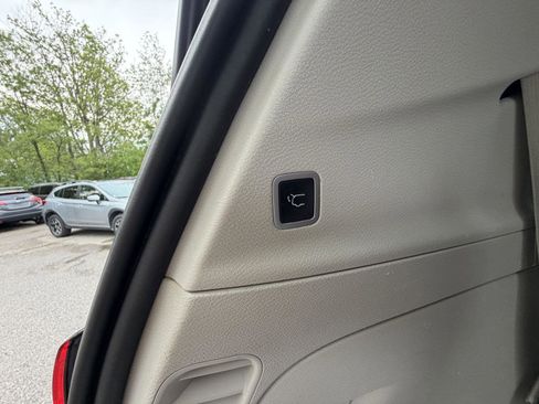 Used 2018 Chrysler Pacifica Touring-L FWD image 27