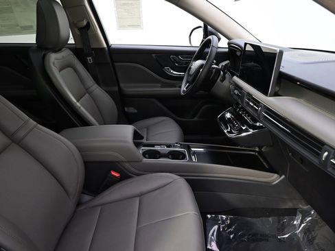 New 2026 Lincoln Corsair Premiere image 16