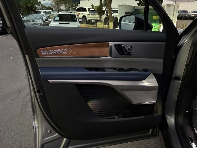 Certified 2026 Cadillac Vistiq Premium Luxury AWD/4WD image 13