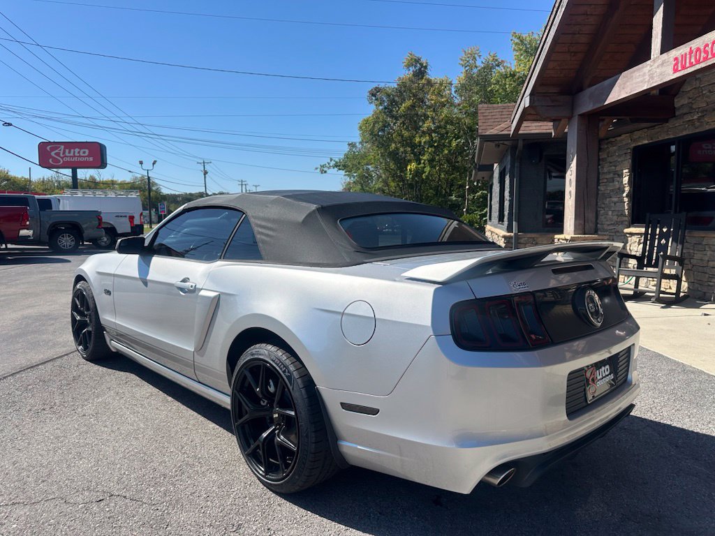 Used 2013 Ford Mustang GT Premium w/ Electronics Pkg RWD image 3