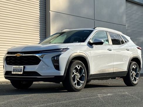 Used 2025 Chevrolet Trax LT w/ LT Convenience Package image 7