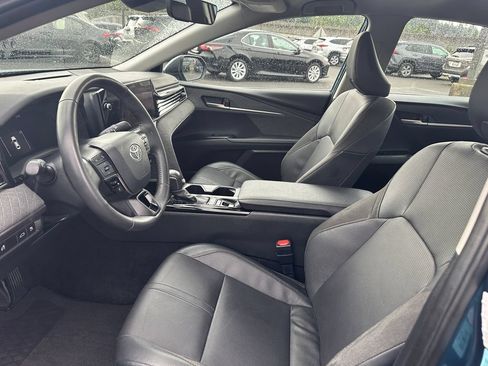 Used 2025 Toyota Camry XLE FWD image 13