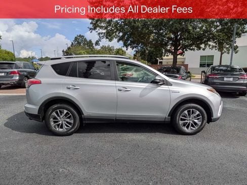 Used 2016 Toyota RAV4 XLE AWD/4WD image 4