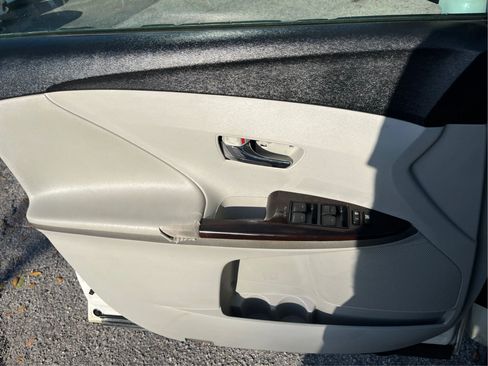 Used 2010 Toyota Venza image 18