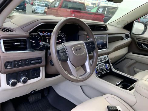 Used 2021 GMC Yukon Denali w/ Denali Premium Package image 16