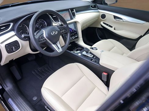 Used 2019 INFINITI QX50 Luxe w/ Navigation Package AWD/4WD image 10