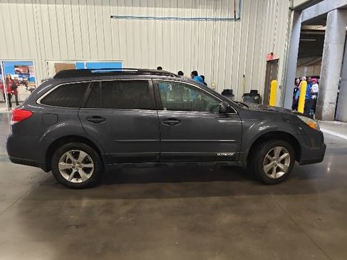 Used 2014 Subaru Outback 2.5i Limited w/ Moonroof Package image 2