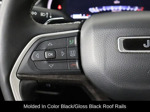 Used 2023 Jeep Grand Cherokee Limited w/ Black Appearance Package image 8