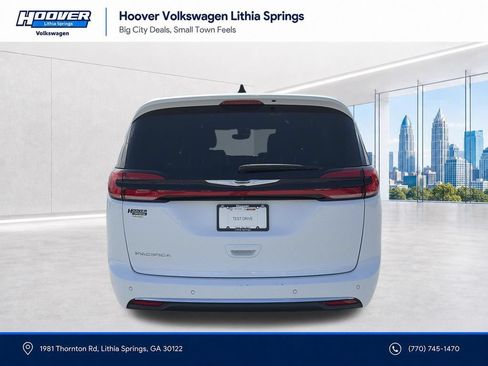 Used 2025 Chrysler Pacifica Select FWD image 24