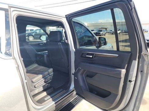 New 2026 Chevrolet Suburban High Country image 30