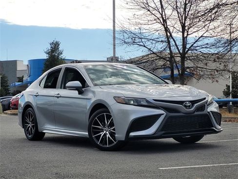 Used 2024 Toyota Camry SE image 20