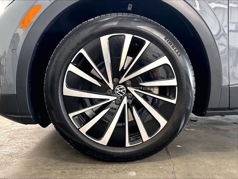 Used 2023 Volkswagen ID.4 Pro S Plus RWD image 36