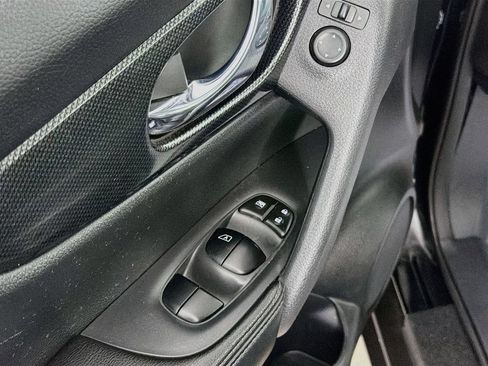 Used 2016 Nissan Rogue SL AWD/4WD image 18