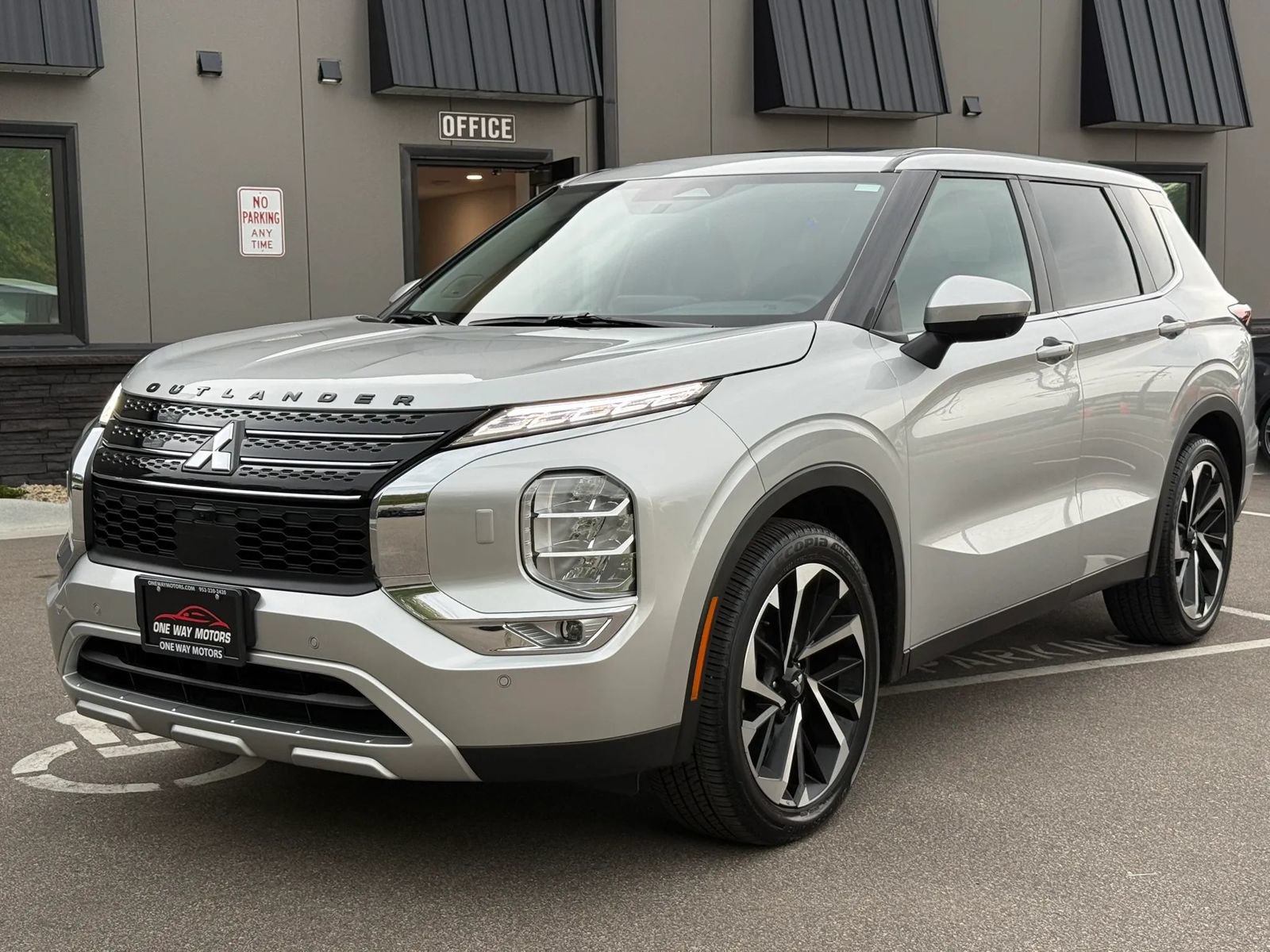 Used 2024 Mitsubishi Outlander Ralliart AWD/4WD image 1