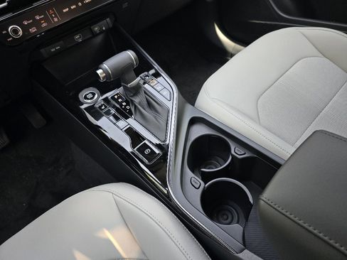 New 2025 Kia Niro EX image 9