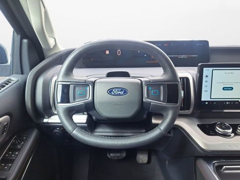 Used 2025 Ford Expedition Active image 12