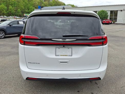 Used 2026 Chrysler Pacifica Select FWD image 5
